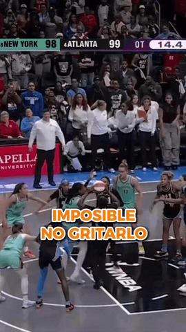 Sabrina Ionescu, a falta de 6” para el final, fallo un pase crucial.