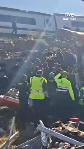  La Guardia Civil comparte im�genes de las labores de rescate en el accidente ferroviario de Toledo de los efectivos del GREIM y de Seguridad Ciudadana.
