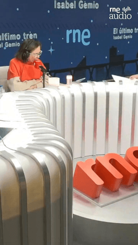 En el @elultimotrenrne nos subimos al vagón poético para hablar del ‘cuerpo’, ese lugar donde se concentran todas nuestras emociones.