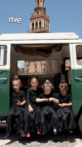 Convertir el arte jondo en una herramienta educativa para que los más pequeños aprendan bailando.
