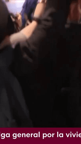 Cargas policiales en Barcelona contra los asistentes a la manifestaci�n por la vivienda.