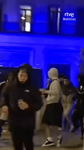  Un centenar de detenidos por los disturbios en el centro de Barcelona