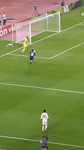Unai Simón salvó el que pudo ser el segundo gol croata en una jugada que antes se había complicado entre él mismo y Laporte.
