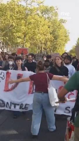  Cerca de 200 institutos franceses siguen bloqueados por las protestas estudiantiles, que este s�bado se unir�n a las movilizaciones de los chalecos amarillos.