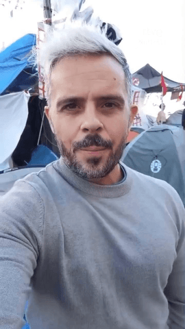 Rabia, indignaci�n y pesar: es lo que se respira en la acampada por la vivienda en la Puerta del Sol un d�a despu�s de la muerte de Maricarmen.