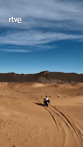 @charlysinewan recorre una antigua etapa del París-Dakar.