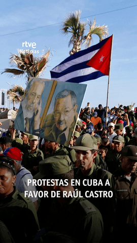 Con m�sica y poco antes despu�s del amanecer, ha empezado una concentraci�n multitudinaria a favor de Ra�l Castro, frente a la embajada de los Estados Unidos en La Habana.