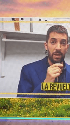 Tres actrices increíbles, una directora que además es cómica… y una sorpresa musical en #LaRevuelta 