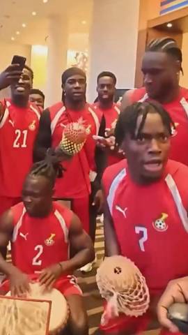 Iñaki Williams se suma al Jama, el ritual de los ghaneses antes de cada partido para conseguir la victoria