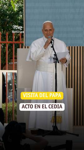 El papa se re�ne con personas vulnerables en el centro de C�ritas
