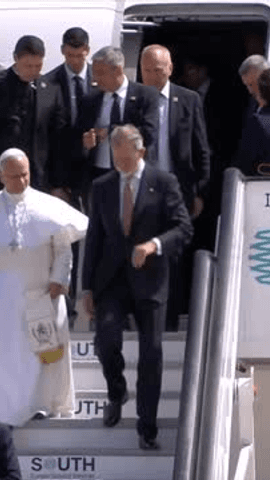 El regreso del papa al Vaticano se retrasa por una incidencia en el avión 