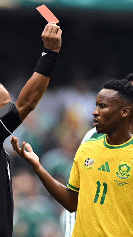  ¡El primer uso del VAR en el Mundial es para dejar con nueve a Sudáfrica!