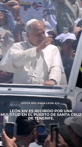 León XIV es recibido por una multitud en el Puerto de Santa Cruz de Tenerife.
