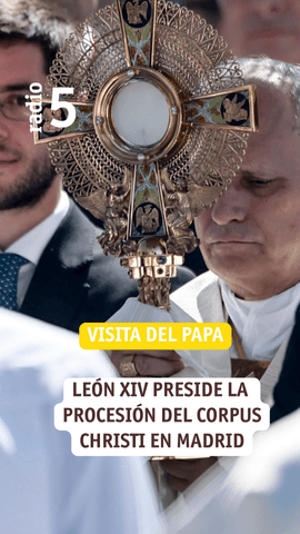El Papa León XIV preside, en una imagen histórica, la procesión del Corpus Christi en el centro de Madrid