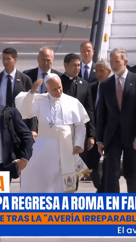  El Papa regresa a Roma en el Falcon del Rey tras la 