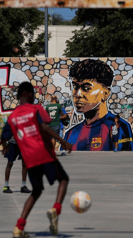 Así se vive el Mundial en Rocafonda, el barrio donde creció Lamine Yamal.