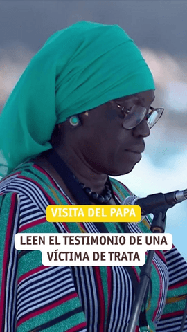  El papa escucha un testimonio de una v*ctima de trata que por razones de seguridad no puede leerlo directamente.