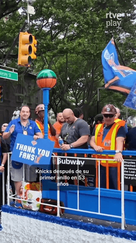 Los Knicks de Nueva York son los flamantes ganadores de la NBA y han paseado su título por Manhattan ante millones de seguidores.