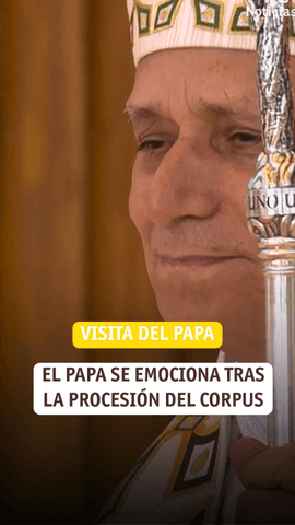 El papa se emociona al finalizar la procesi�n del Corpus Christi.