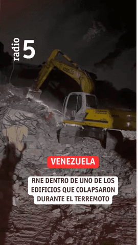 El equipo de enviados especiales de RNE a Venezuela, Beatriz Viaño y Luis Montero, ha accedido a uno de los edificios que colapsaron en Catia La Mar (La Guaira, Venezuela) durante el doble seísmo que azotó al país el pasado 25 de junio.