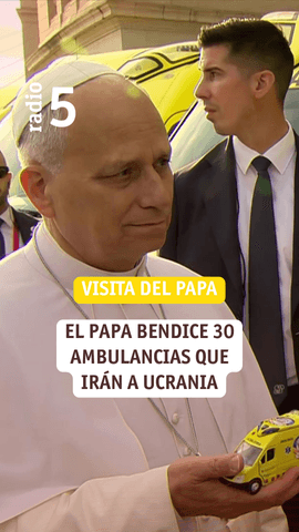 Antes de su entrada al Estadio Olímpico Lluís Companys, el papa León XIV ha bendecido una caravana de ambulancias que se dirigirán a Ucrania dentro de un corredor humanitario que organiza sor Lucía Caram