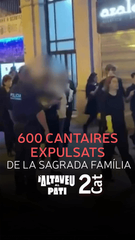  Àngels Guardiet, una cantaire expulsada ahir de la Sagrada Família: 