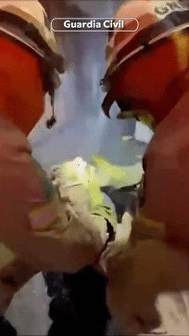 No importa de quién se trate: para la UME y la Guardia Civil, cada vida cuenta 