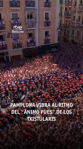 La plaza del Ayuntamiento de Pamplona vibra al ritmo del 