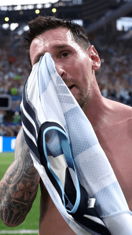  Las l�grimas de Messi son el cierre de una remontada casi imposible de Argentina, que en 20 minutos ha conseguido marcar 3 goles a Egipto y clasificarse para los cuartos de final.