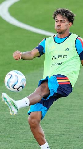 ”Nadie en el fútbol europeo disfruta como lo hago yo”, Lamine Yamal cree que se merece el Balón de Oro.