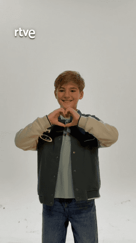Así fue la sesión de fotos de @lucaspaulanooficial para Eurovisión Junior