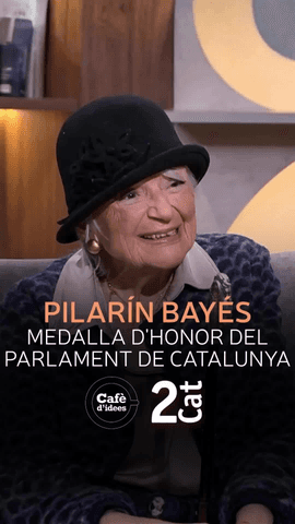  La dibuixant Pilar�n Bay�s rebr� la Medalla d'Honor del Parlament de Catalunya.