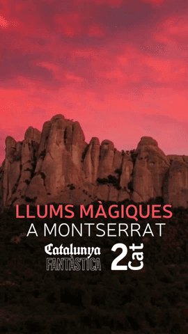  Hi ha històries màgiques relacionades amb les llums a Montserrat abans de l'any 1000.