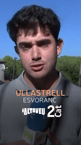 A Ullastrell, al Vallès Occidental, dues famílies denuncien inacció muicipal després d'haver estat desallotjats per un esvoranc a la carretera.