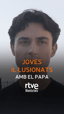  Joves catalans esperen amb emoci� la trobada amb Lle� XIV.