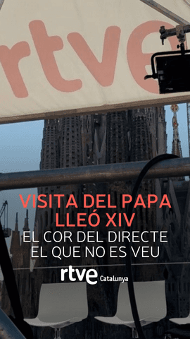  Hi ha hist�ries que s'expliquen davant la c�mera i d'altres que passen al darrere.