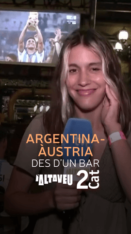 Aix� ha viscut la @nausicaahernandez la pr�via al partit entre l'Argentina i �ustria des d'un bar.