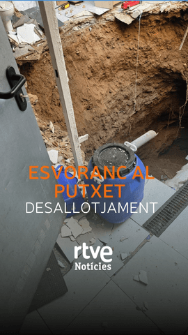  Un esvoranc de 8 metres aparegut al barri del Putxet de Barcelona, a prop de les obres de la l�nia 9 del metro, ha obligat a desallotjar cinc finques.