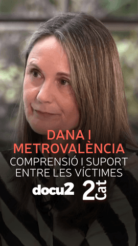  Moment carregat d'emoci� entre Beatriz Garrote, de l'Associaci� V�ctimes del Metro 3J, i Rosa Mar�a �lvarez, de l'@victimasmortalesdana, unides per una mateixa lluita.