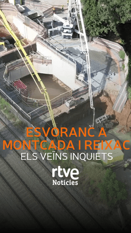  L’esfondrament parcial de la paret d’un pou de les obres de soterrament de les vies a Montcada i Reixac ha generat preocupació entre els veïns de Vallbona per una possible afectació als seus habitatges.