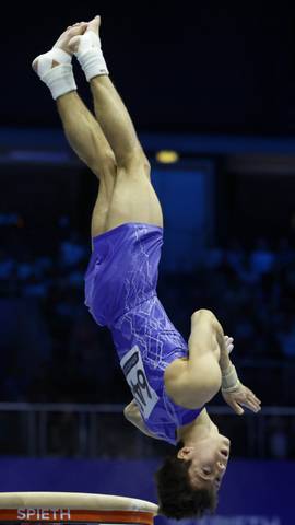  El gimnasta de tan solo 18 años, Dukhno Arsenii, se resbala en su segundo salto en el Europeo de Gimnasia Artística.