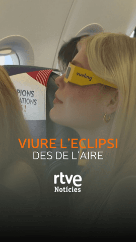  Els passatgers d'aquest vol van poder veure l'eclipsi solar des del cel.