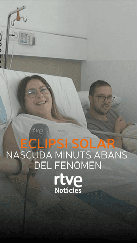  La Paula va arribar al m�n nom�s dos minuts abans d'un eclipsi.