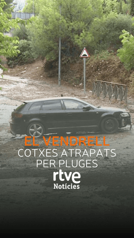 Diversos cotxes han quedat atrapats aquesta nit al Vendrell per les pluges intenses que han deixat fins a 140 litres per metre quadrat a la zona