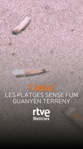  Cada cop �s menys habitual veure persones fumant a les platges de Barcelona.