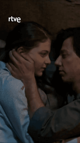 La historia de amor imposible de Lenù y Antonio.