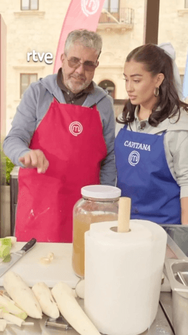 Saltan las chispas entre Marina Rivers y Flo durante el cocinado por equipos de 'MasterChef Celebrity Legends' 