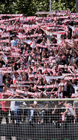 La afición del Rayo ha dicho basta y sus protestas han obligado a suspender su partido en Vallecas ante el Athletic Club.