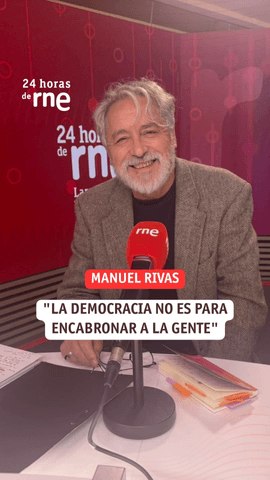 Manuel Rivas es periodista y ha escrito 'La revolución de las luciérnagas.