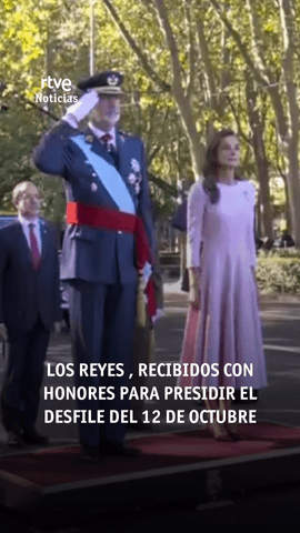  Con la llegada de los reyes, la princesa de Asturias y la infanta Sof�a, arranca la celebraci�n del #12deOctubre en Madrid.